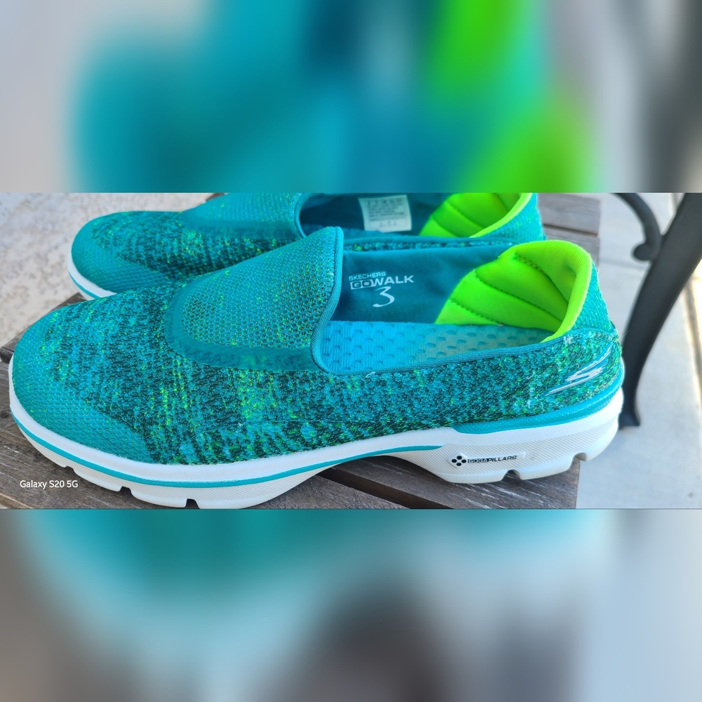 Women's Skechers GO walk 3 Slip On Shoes Colorful SIZE 8